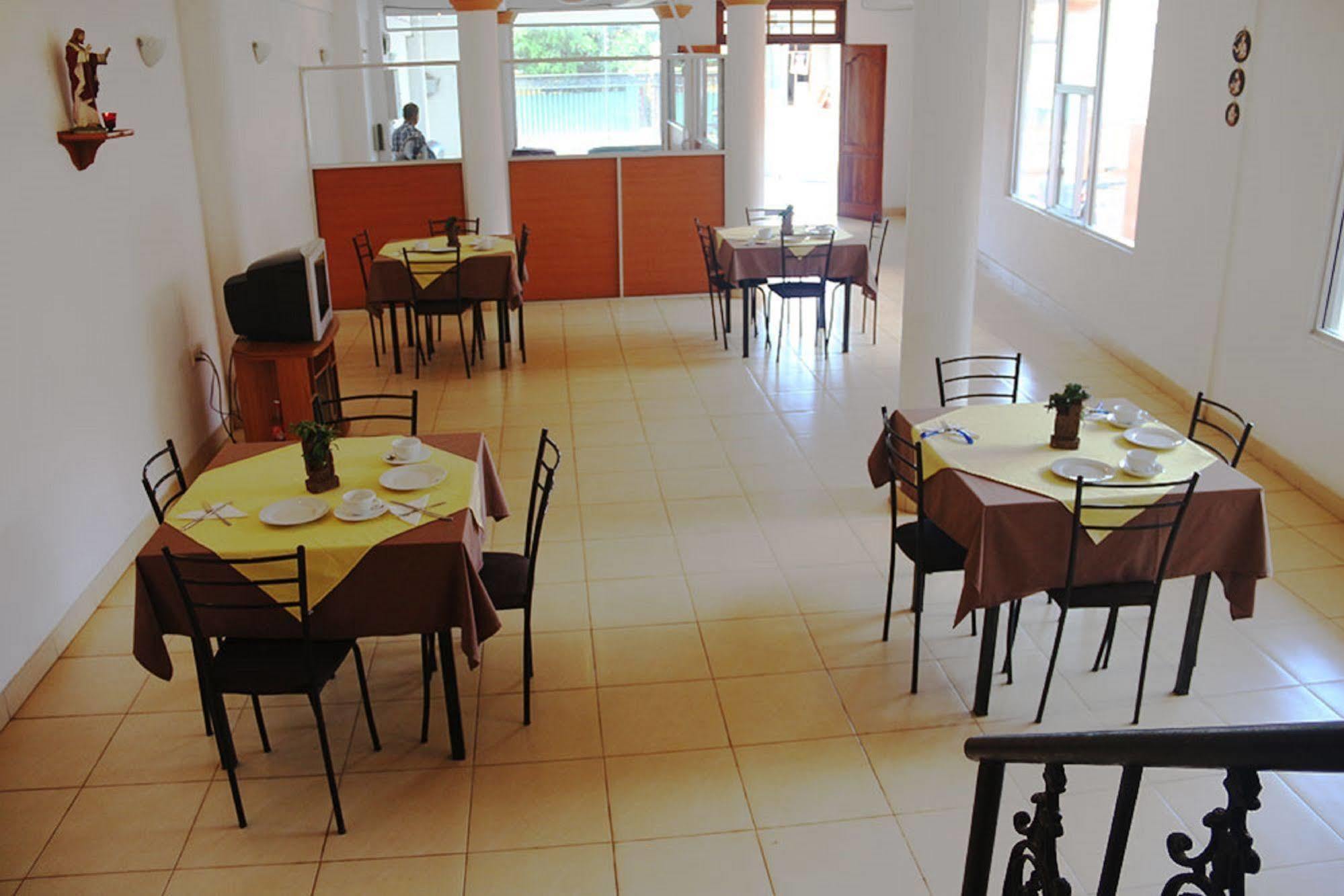 Hotel Red Rose Negombo Eksteriør bilde
