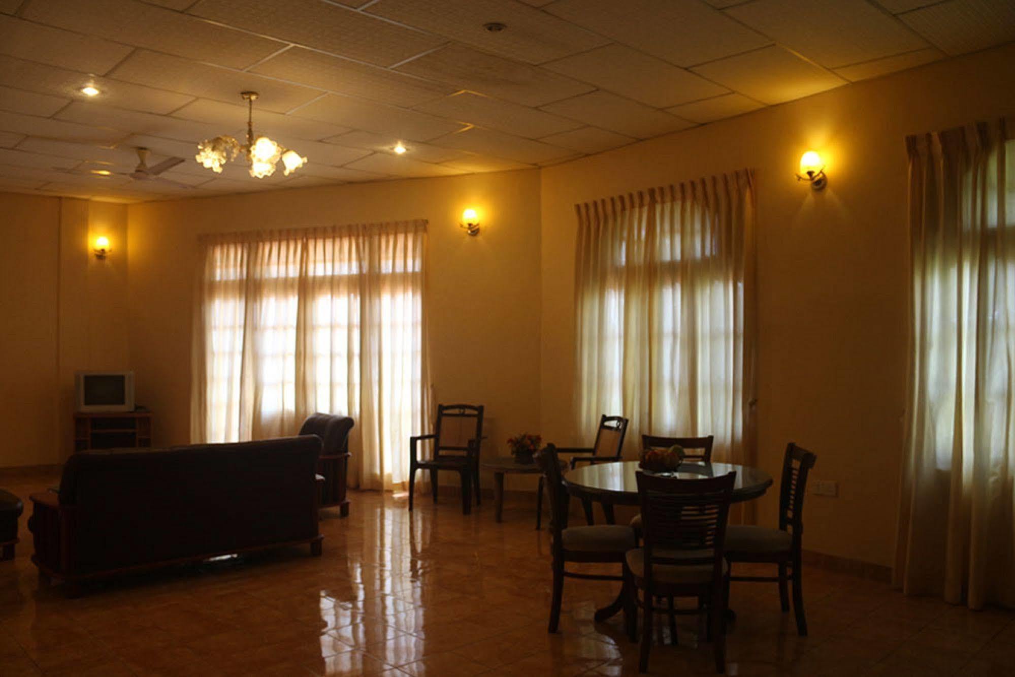 Hotel Red Rose Negombo Eksteriør bilde