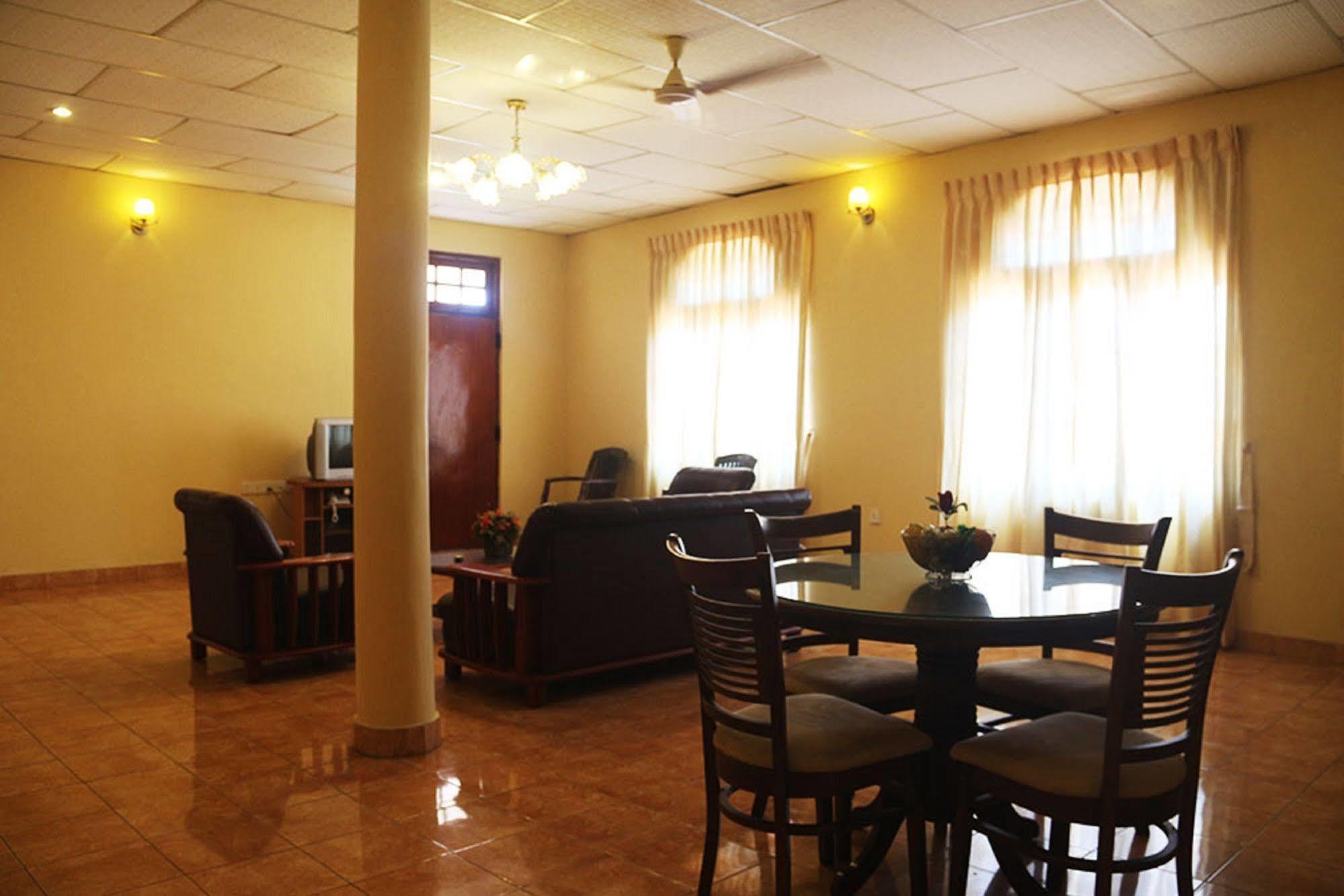 Hotel Red Rose Negombo Eksteriør bilde