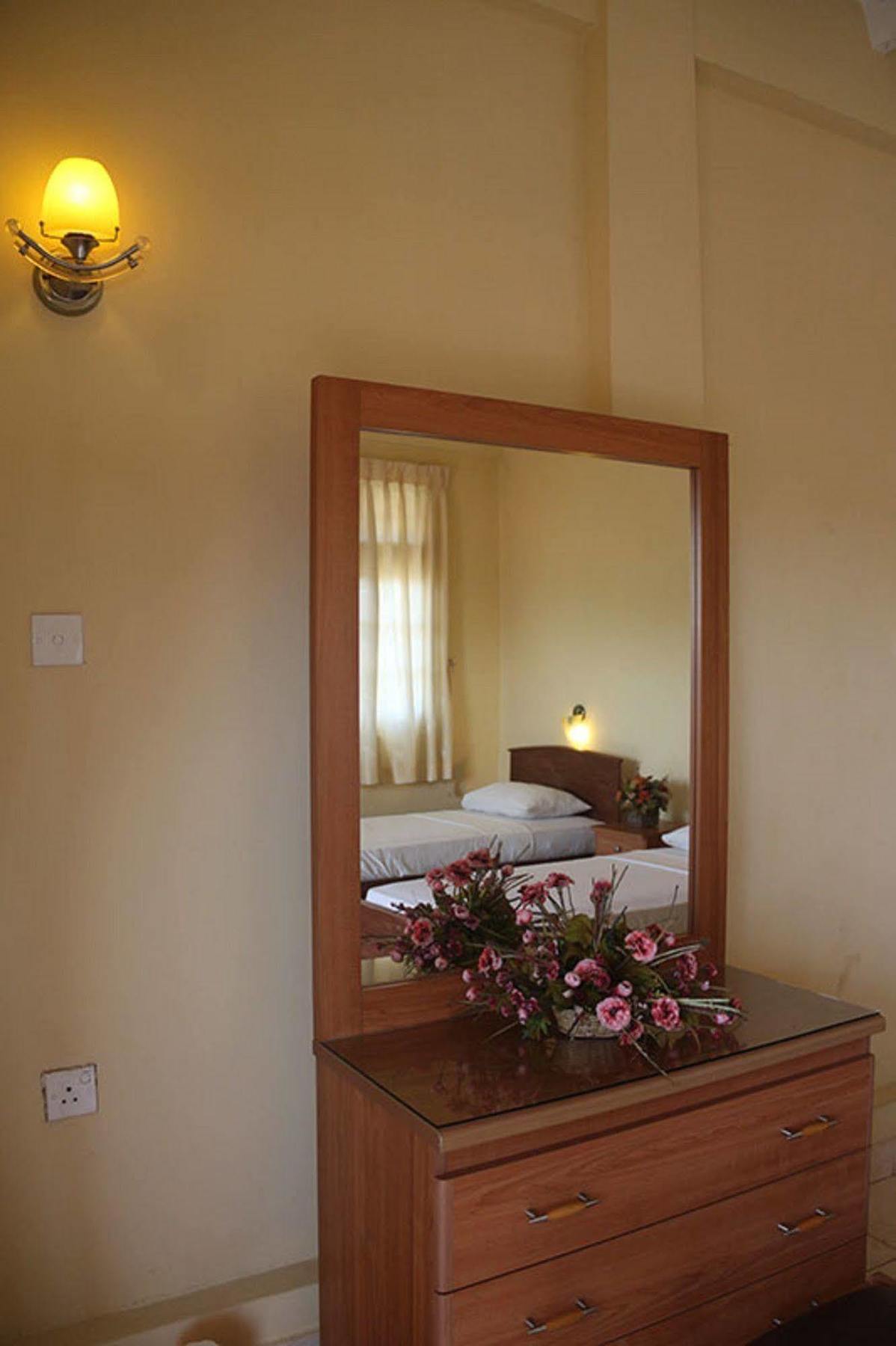 Hotel Red Rose Negombo Eksteriør bilde