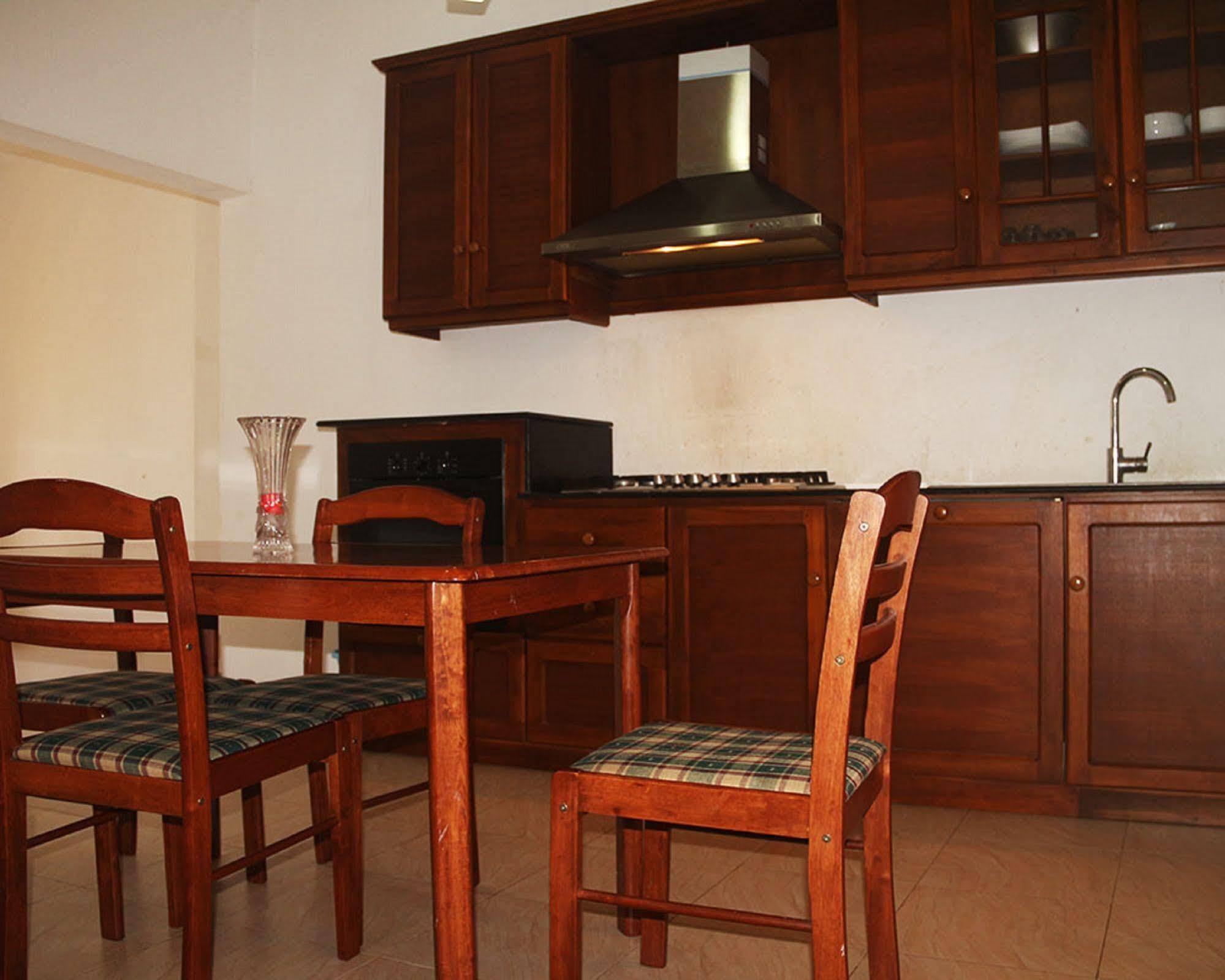 Hotel Red Rose Negombo Eksteriør bilde