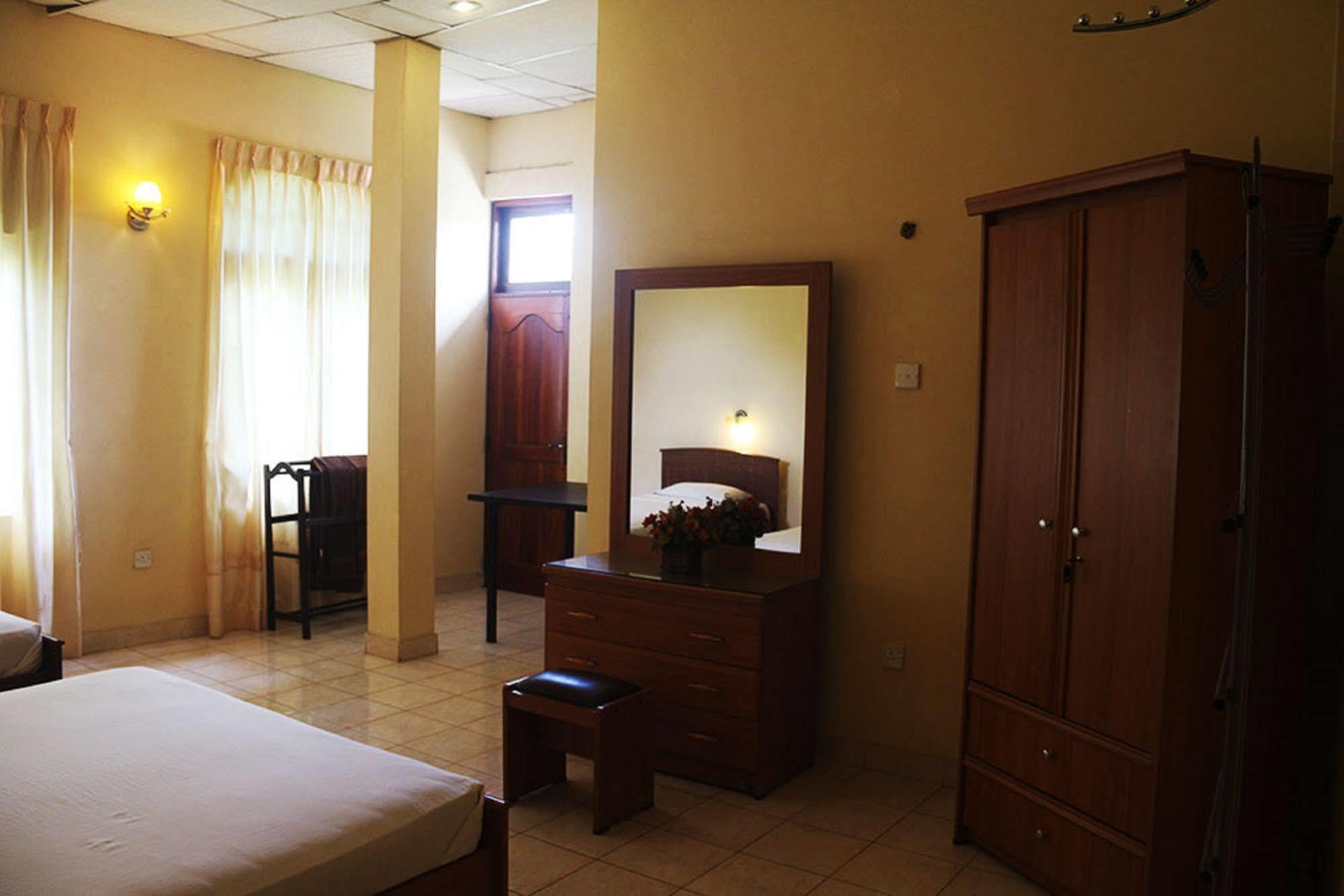 Hotel Red Rose Negombo Eksteriør bilde